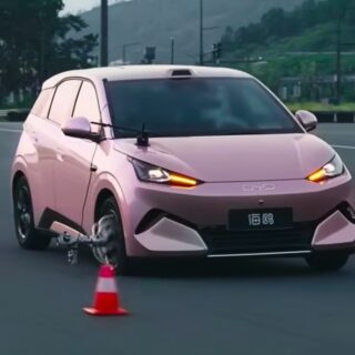 BYD Seagull mantém a trajetória após rebentamento de pneu a 140 km/h